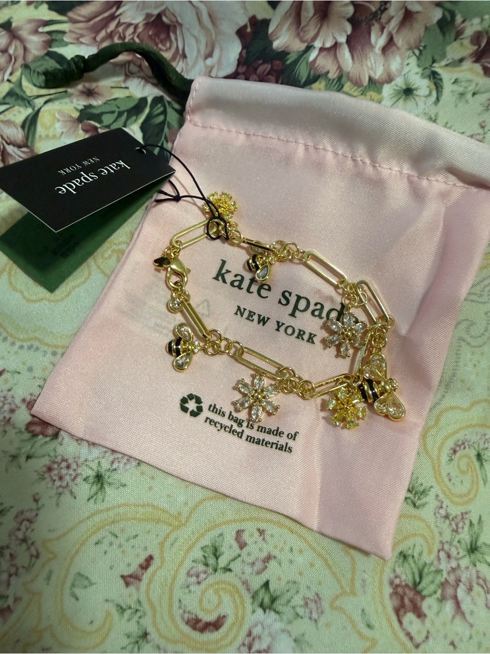 🐝 KATE SPADE All Abuzz Gold Bee & Flower Charm Bracelet - NWT 🐝 🌹 - Picture 2 of 3